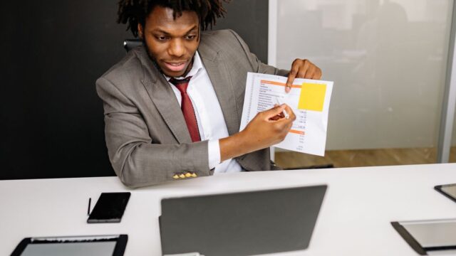 中小企業診断士の難易度と勉強時間を解説するビジネスパーソン