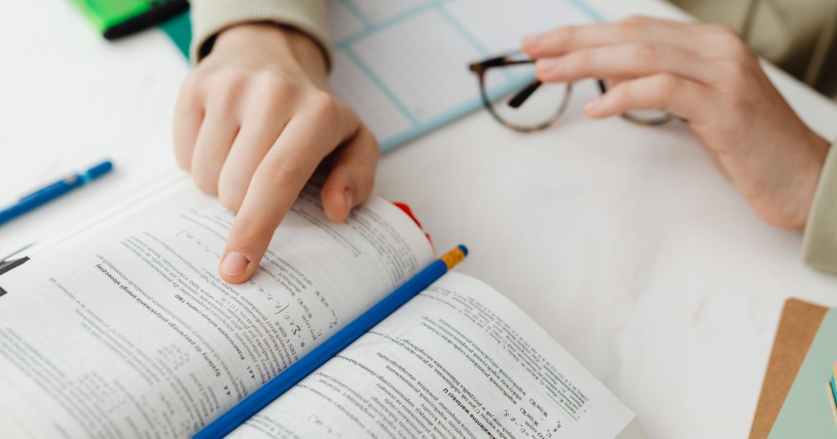 ITパスポートを独学で勉強する様子