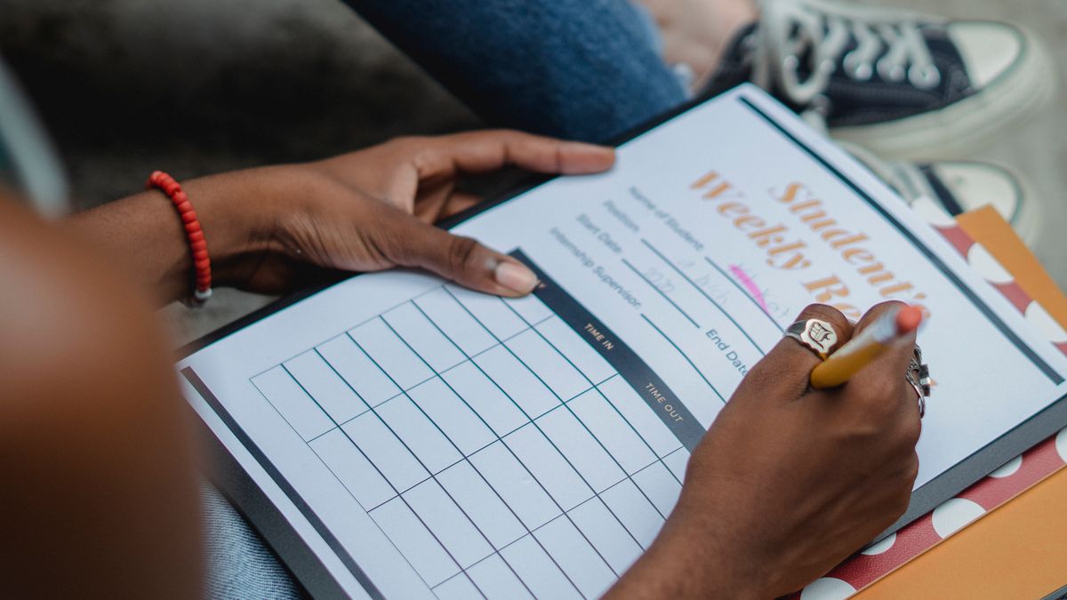 weekly study time breakdown for working adult 1 hour weekday 3 hours weekend
