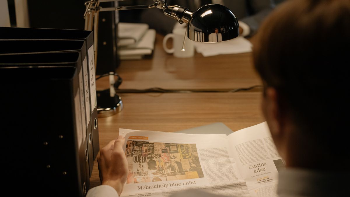 法改正情報を確認する3つのルート(厚労省報道発表・予備校の無料メルマガ・官報検索)を示す図