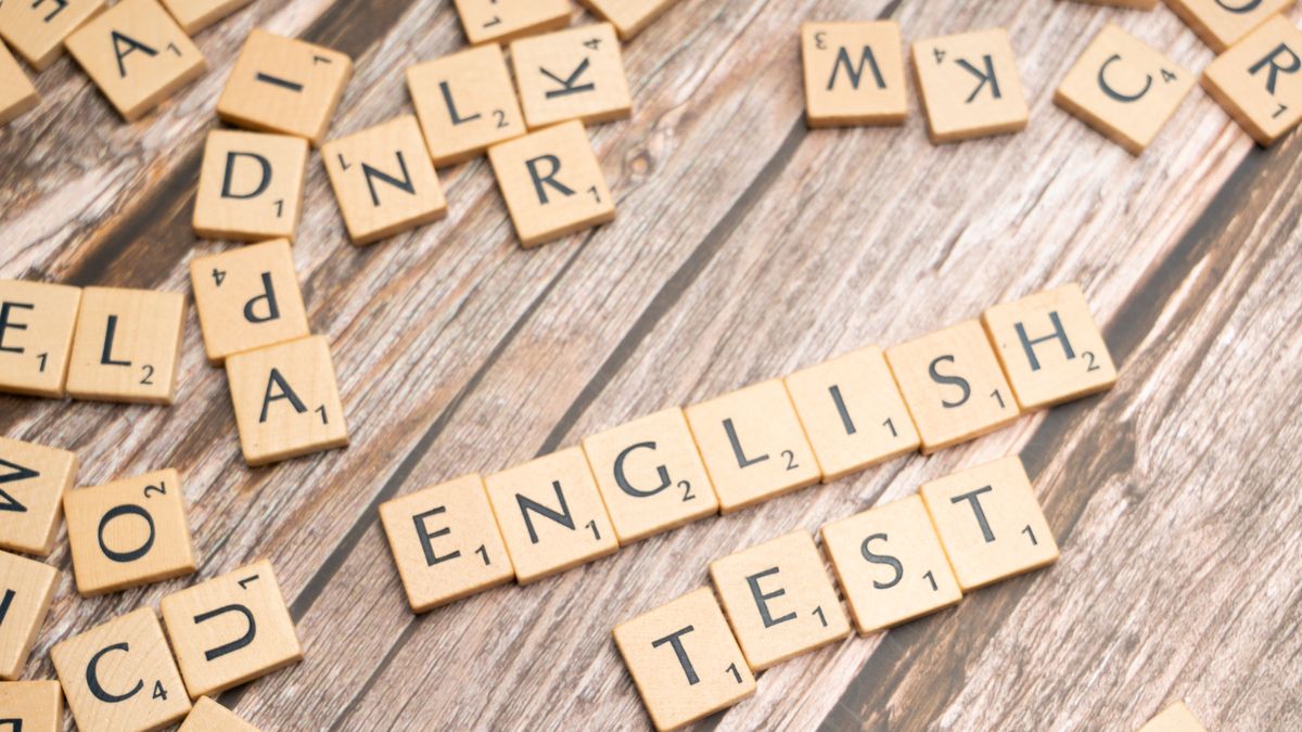 person studying english vocabulary flashcards desk
