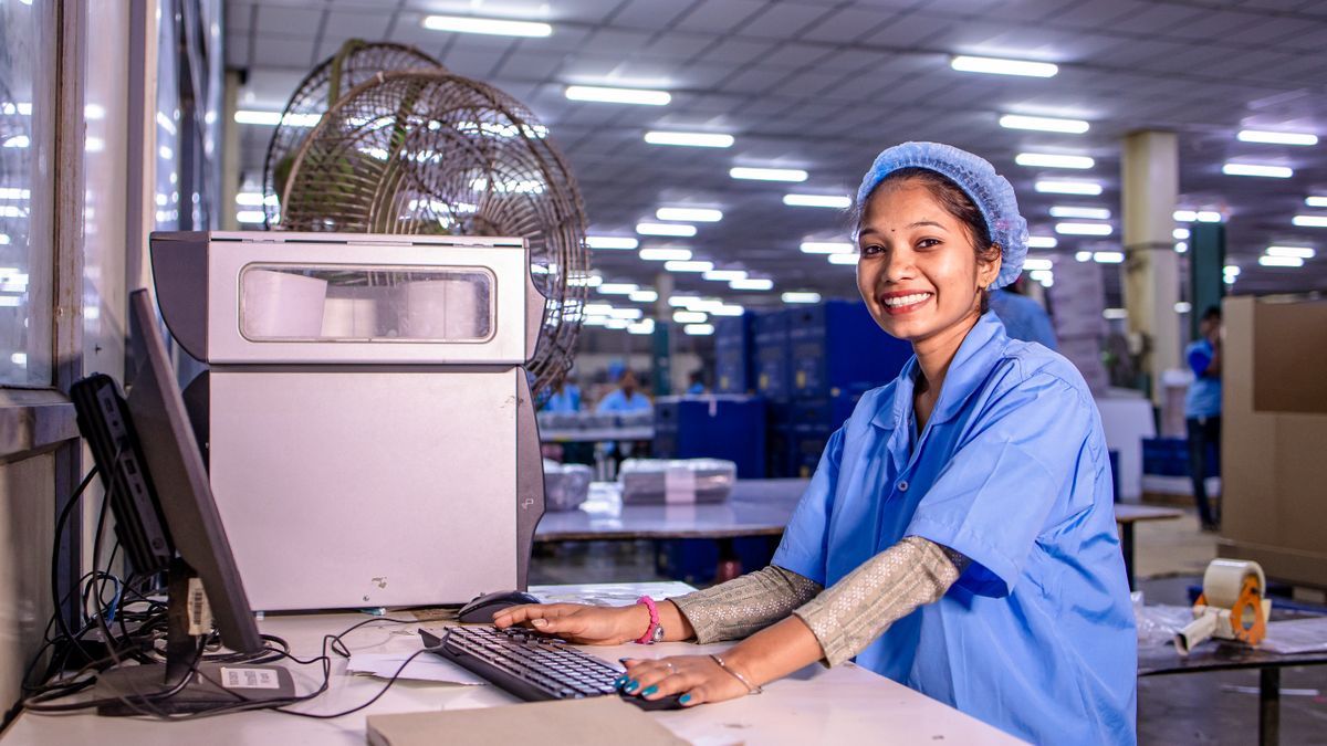 woman office worker smiling desk computer