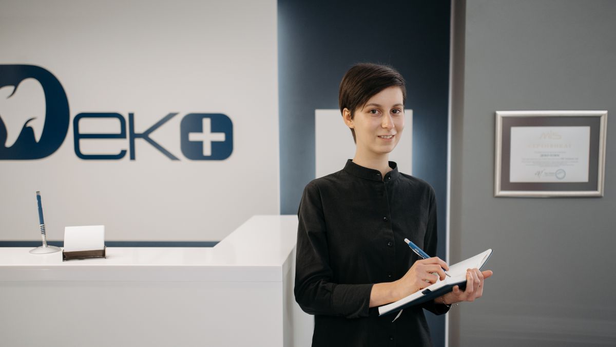 clinic reception desk schedule
