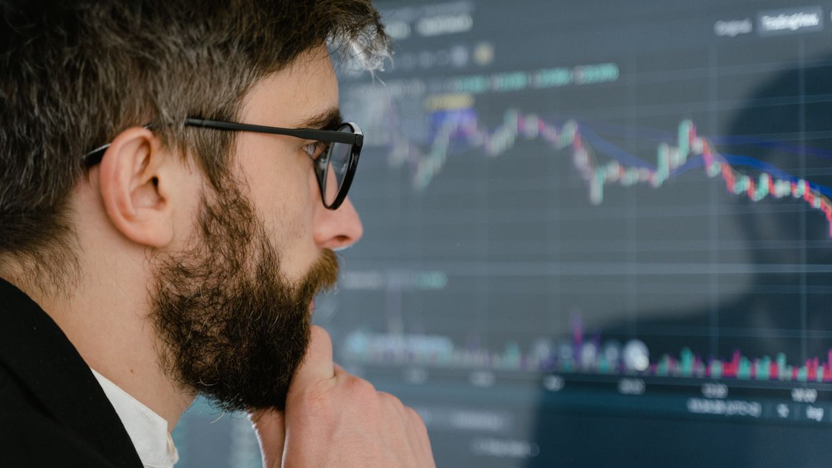 confused programmer looking at data chart on screen
