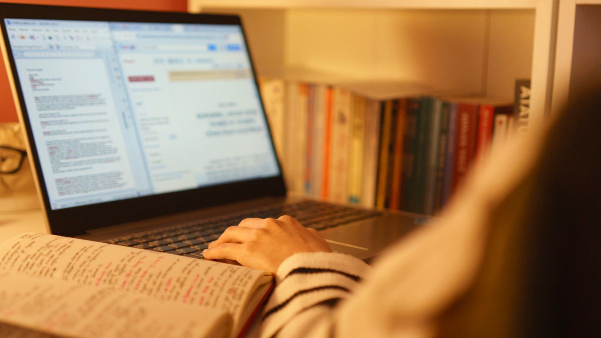 online course laptop study
