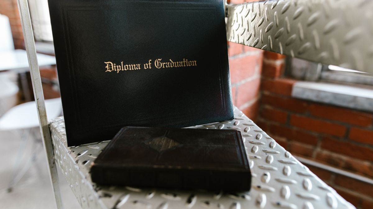 certificate diploma desk