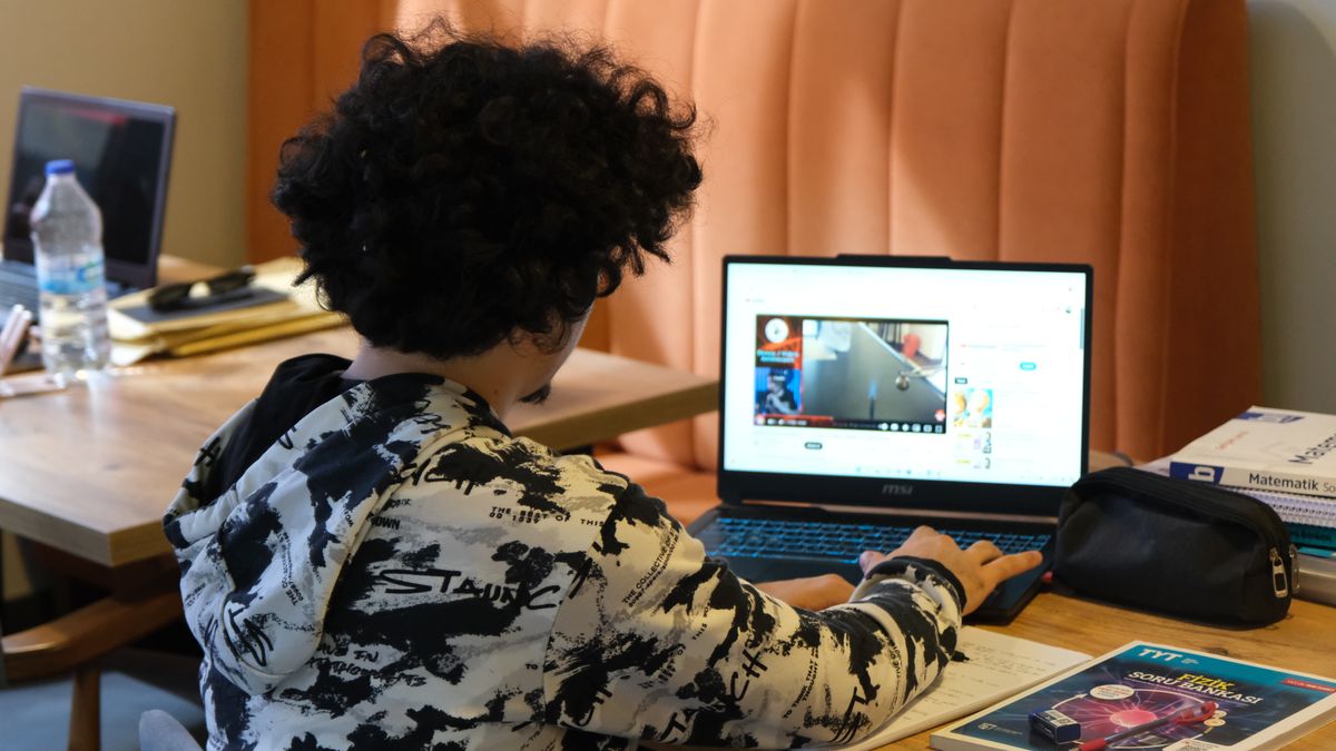 engineer studying with laptop online course