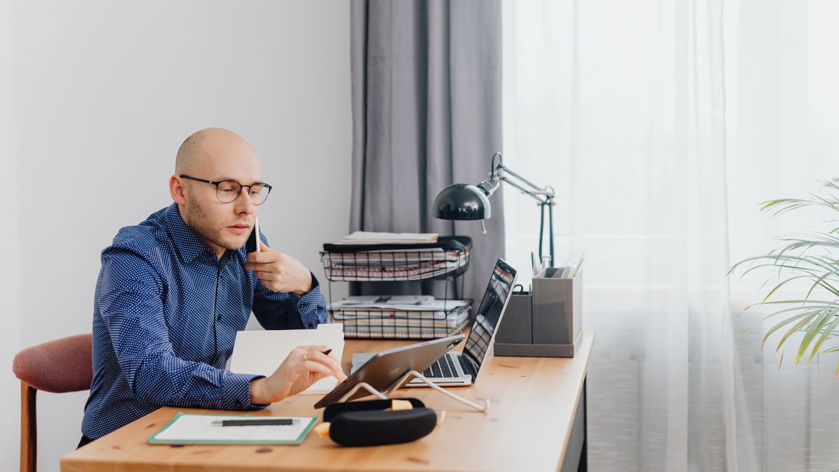 office worker studying english