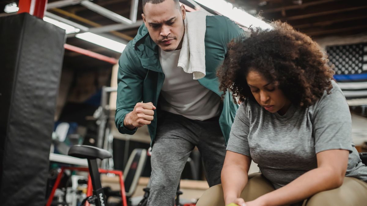 personal trainer coaching client gym