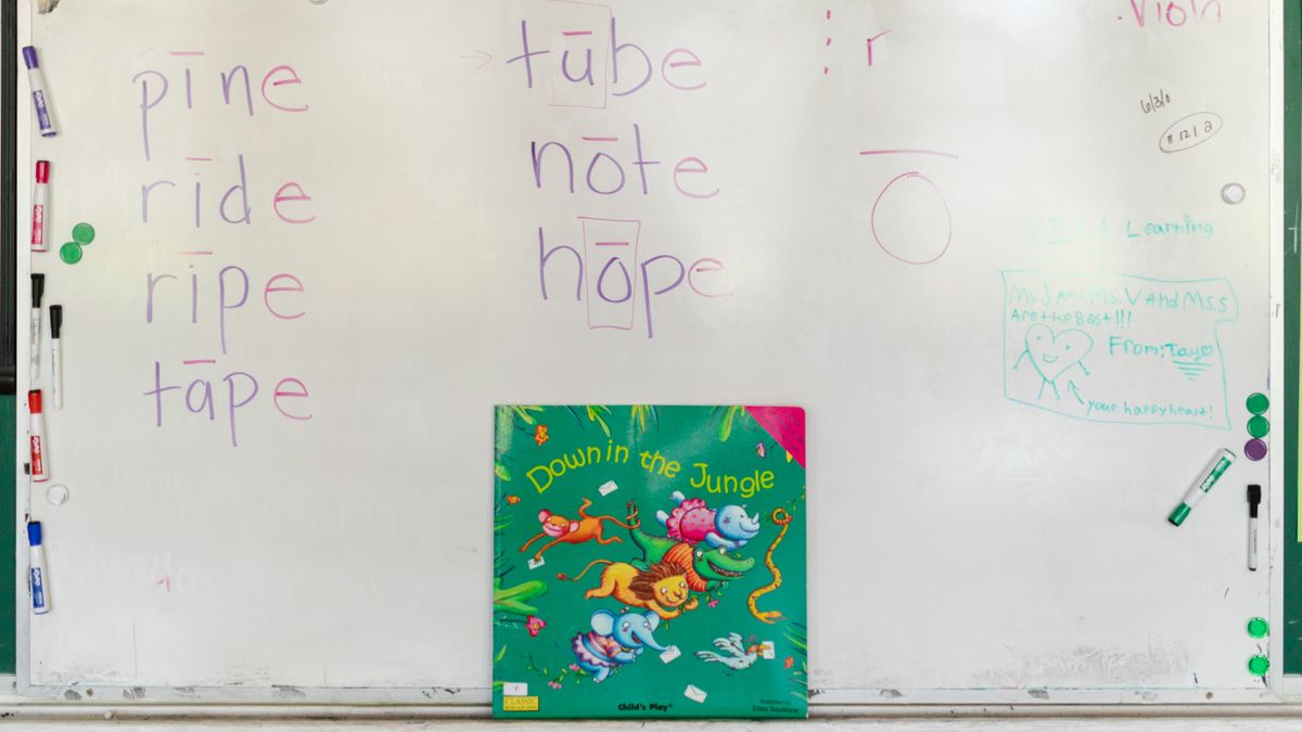 japanese language teacher classroom whiteboard