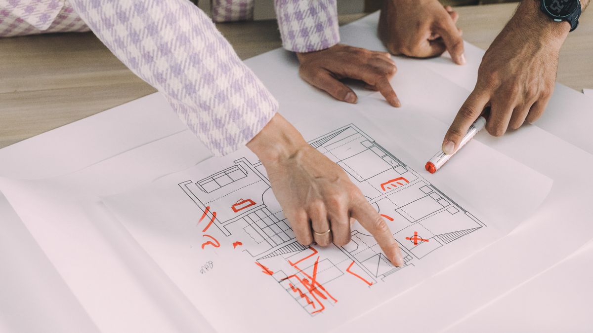 architect discussing plans with client