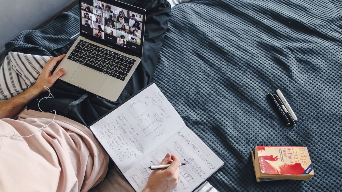 laptop online course notebook