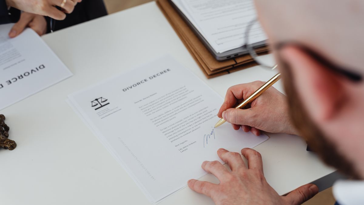 contract document signing desk